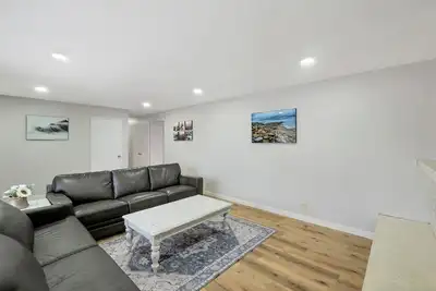 Image de 6 Bedroom Ski / Vacation Home by Town Center, Great for Gathering