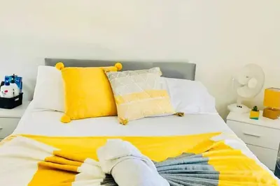 Image de Comfy, clean, and stylish—your perfect private retreat.
