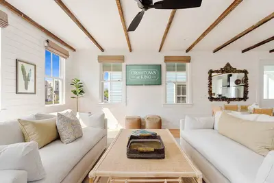 Image de Stylish 5br/5ba Downtown Retreat - Walk to King!