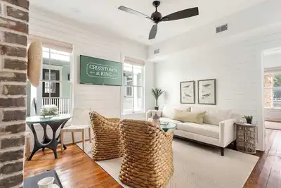Image de Luxurious 4br Downtown Home - Walkable!