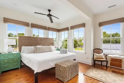 Image de Downtown 3br Home - Near King Street!