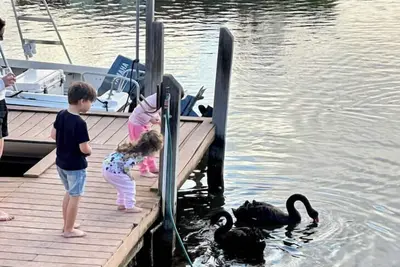 Image de Waterfront Retreat | Private Spa & Jetty | Family & Pet-Friendly Getaway