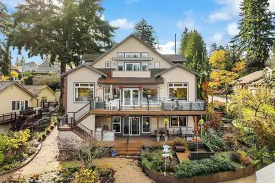 Image de Serene Waterfront Escape w\/ Amazing View & Hot Tub