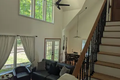 Image de Brand new 3br home on 10 wooded acres near Lake Lanier