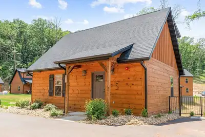 Image de Cozy 2br Tall Timbers Cabin • Free Tickets, Resort Pools, Fishing Pond & Discount Golf