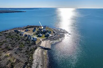 Image de Oceanfront Pocasset Retreat: Hot Tub, Beach & Fire Pit!