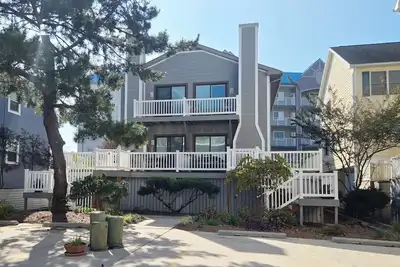 Image de Oceanblock - 3 bedroom home steps to the beach and ocean! Bs11