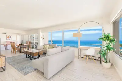 Image de Ocean-Sunset Views Condo Steps Away from the Beach w/Awesome Ilikai Amenities