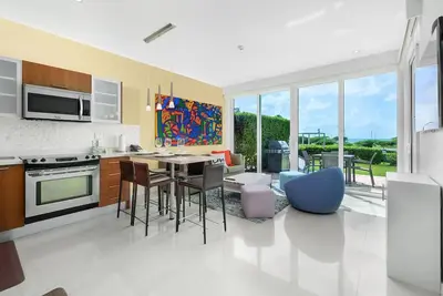 Image de Beachfront condo with private Hot tub