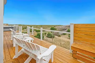Image de Summer Savings - Oceanfront Dog Friendly Home w/ Private Pool, Elevator, Hot Tub
