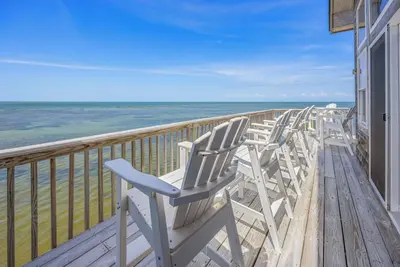 Image de Soundfront Dog Friendly Home w/ Hot Tub and Windsurfing Access