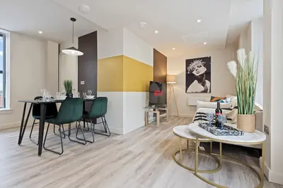 Bright & Spacious 2-Bedroom Apartment in Leeds!