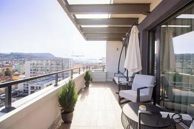 Image de MoHost Penthouse | Luxury Stay with Mountain Views