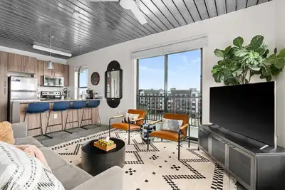 Image de Lodgeur | Chic & airy 2br loft | Midtown