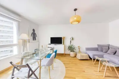 Image de Charmant 53 m2 avec Balcon et Vue sur la Ville