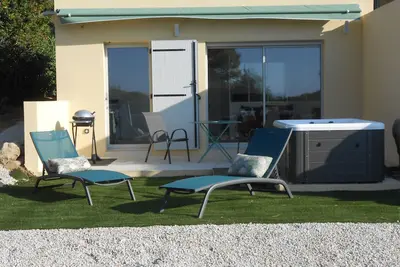 Image de Studio Independant Entierement Neuf Avec Jardin Dans Marine