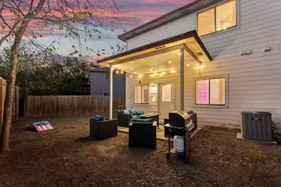 Image de Spacious 6-bedroom house with WiFi, Backyard and Ac in amazing Austin!