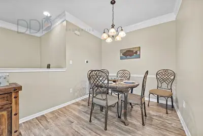 Image de 2504v  Just a short walk to the beach!