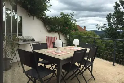 Image de Maison de village  style périgourdin, vue sur la vallée terrasse, jardin d'hiver
