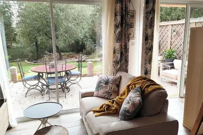 Image de Havre de paix nature en Provence avec jardin et jacuzzi pour 2\/3 personnes