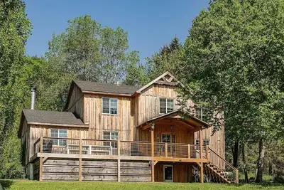 Image de Stunning 3-bedroom farmhouse in lovely Margaretville close to skiing & hiking