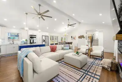 Image de Luxury 6Beds/3ba Home! Spacious Living & Game Room! Outdoor Patio