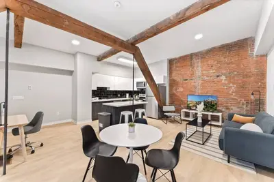 Image de GSLofts - Unit 204 · Chic Red Bricks Loft 204 - 2 Bed in Downtown