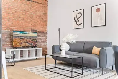 Image de Dt Red Bricks Loft 203 - 2 Bed by Otonabee River