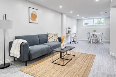 Image de Modern 2br Basement Suite | Near McMaster & Mohawk