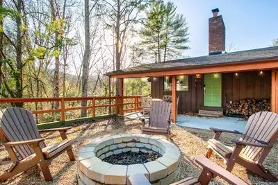 Image de Peaceful Heights with Cozy Decks and Smart Tv!