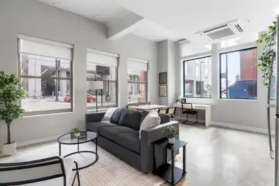 Image de 2-Bedroom Downtown, Close to Uc + Wi-Fi & Gym