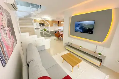 Image de Elegant Duplex with Master Suite