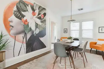 Image de Vibrant Urban Retreat - Perfect Central Walkable Location in Western Ave. Dist!