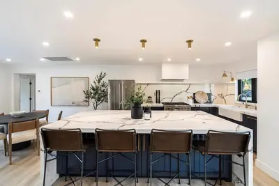 Image de Modern Arcadia Oasis: Newly Renovated. Indoor-Outdoor Living. Walk to Dining!