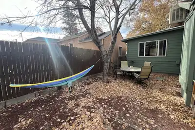 Image de Cozy neighborhood vibes in west Denver. Close to city, mountains, and shows!