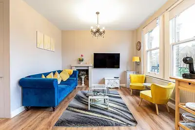 Image de Elegant West Kensington Flat with Balcony
