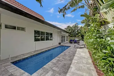 Image de 6Bed 4Bath Villa - Pool - Garage - Close to Beach