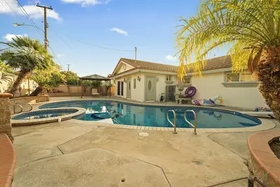 Image de Exquisite and Outstanding Home Close to DisneyLand