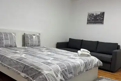 Image de 2 minutes walk to national park. \nPerfect apartment for a romantic get away.