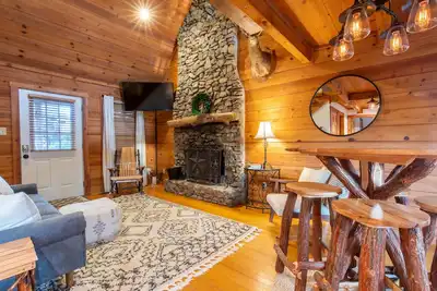 Image de Cozy Cabin in Peaceful Townsend by Smoky Mountains! Pool-Hot tub-Views-Wifi