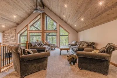 Image de Spacious 7-bedroom house in charming Island Park with WiFi