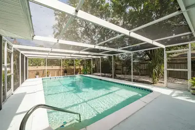 Image de Creekside Heated Pool Mini Put Put in Heart of Srq