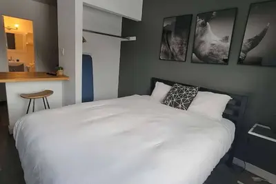 Image de Furnished Studio w/Kitchenette – Near Downtown