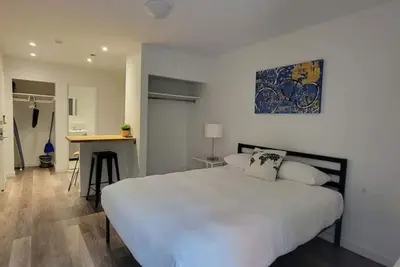 Image de Modern Studio near McGill – Perfect for Students!
