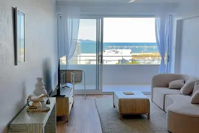 Image de Sea Side apartment escape, overlooking the Strand.