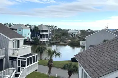 Image de Don't Worry Beach Happy-New listing! -1 minute walk to the Beach, pools, extras!