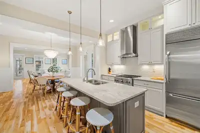Image de Golf Cart, Close to Publix in Watercolor and Community Pool | 5 Bedroom