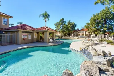 Image de Waterfront Gated Villa | Lakefront  in Gated Scottsdale Community + Pool