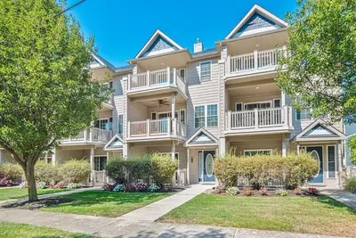 Image de Cozy 4br Townhome, Community Pool, Great Location