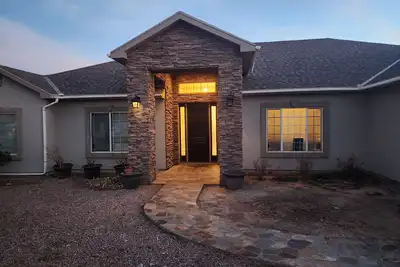Image de Charming 4-bedroom house with WiFi and Ac in wonderful Thatcher